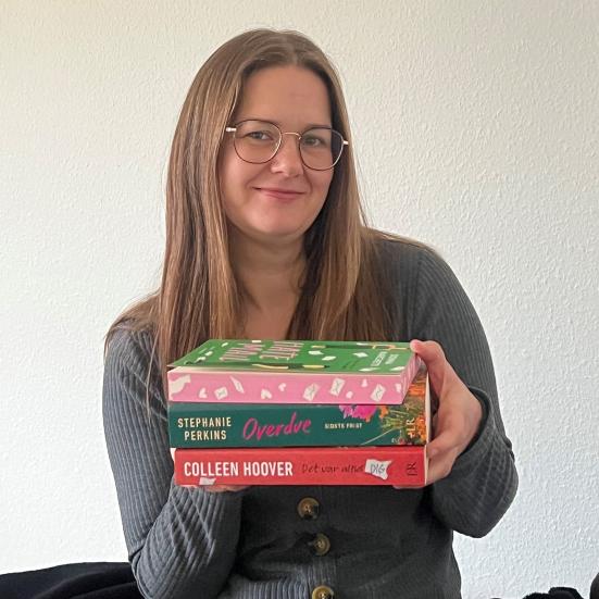 Fotografi af bogblogger Pernille fra Mygeekybookclub