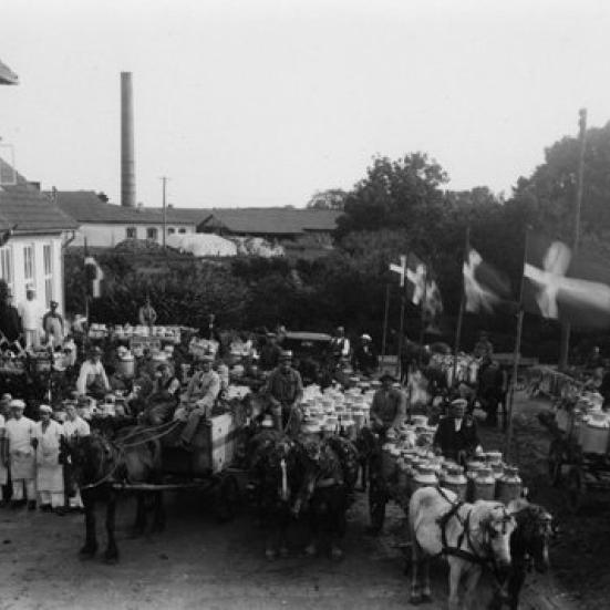 foto af Råbjerg mejeri i anledning af 50 års jubilæum