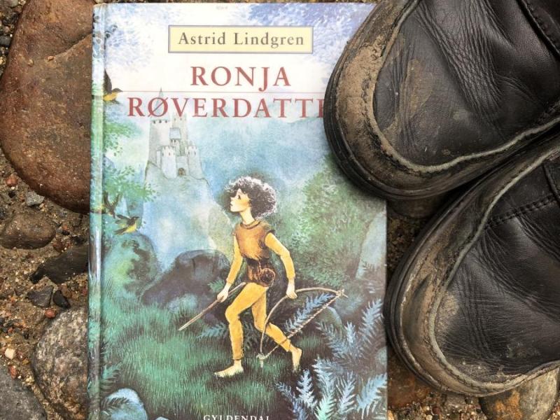 Bogen Ronja Røverdatter og vandrestøvler
