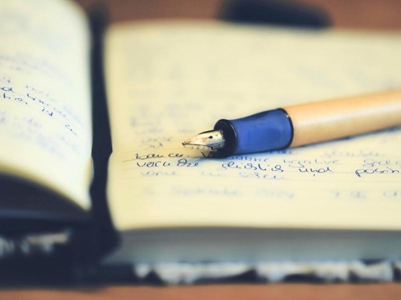 Notesbog og pen