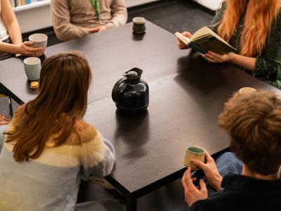 Læsekreds i samtale