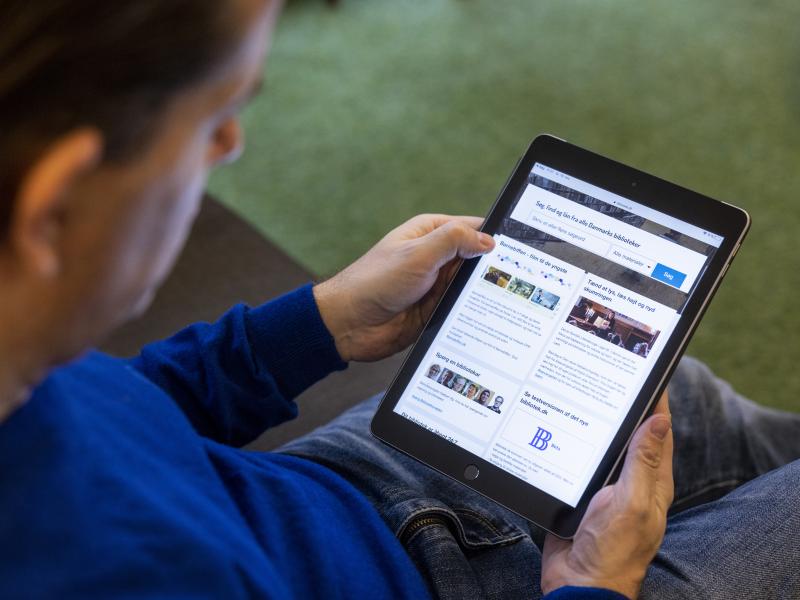 Fotografi af borger med tablet