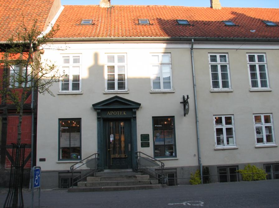 Storgade 19, Apoteket