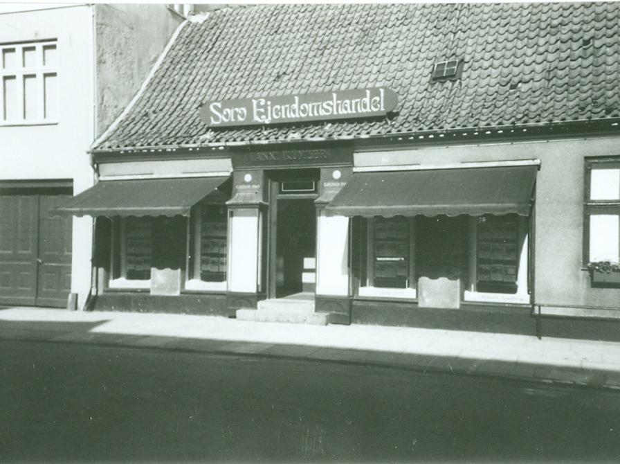 Storgade 13, Sorø Ejendomshandel. Åbnede i 1988