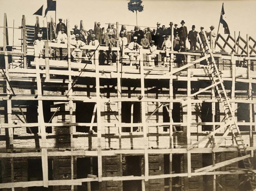 Storgade 24-26. Byggeriet af Banken i 1924