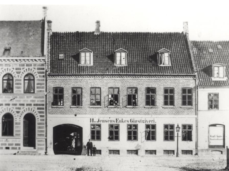 H. Jensens Enkes Gæstgiveri. Omkring 1890 