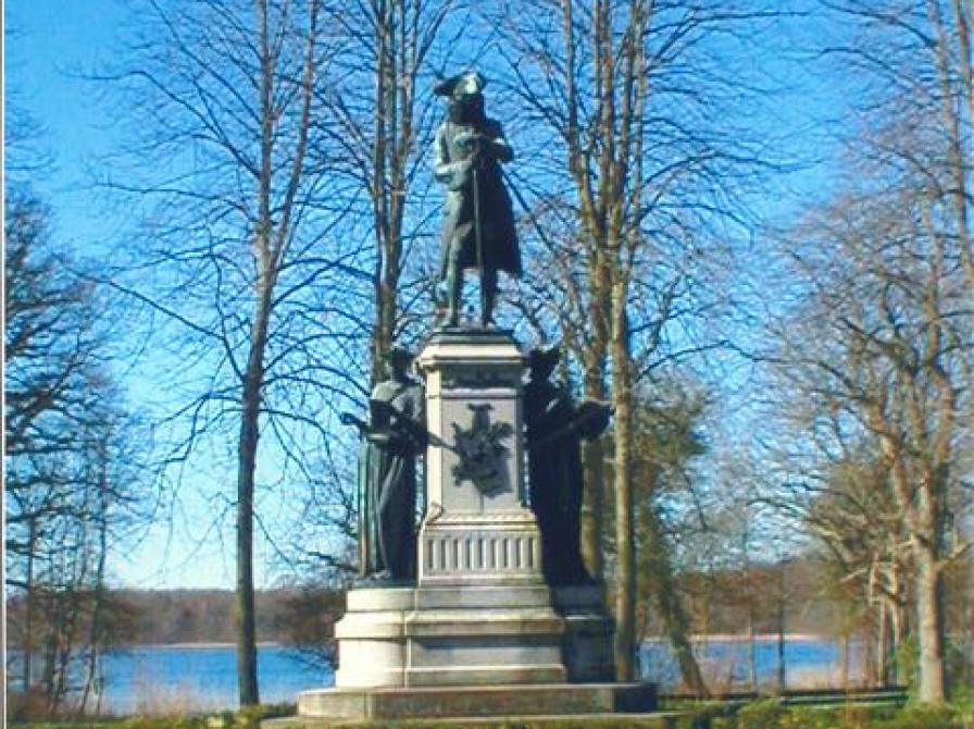 foto af Holbergstatue i Akademihaven