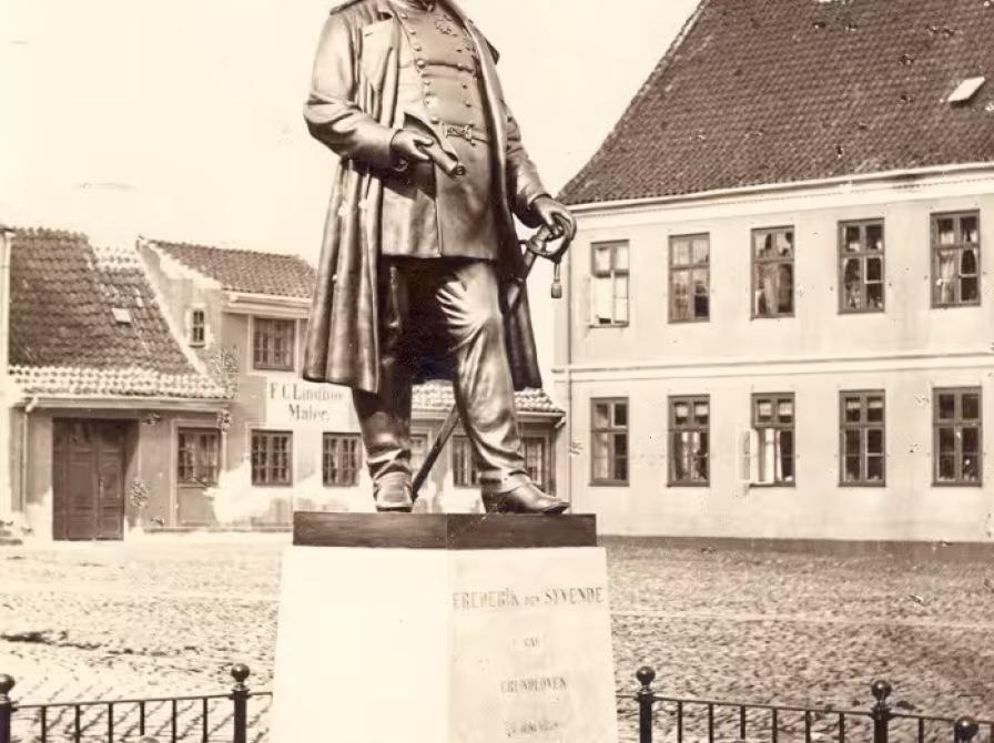 Foto af Frederik VII på Torvet