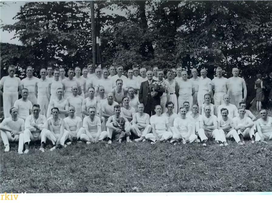 Foto af Elnegaard med herreholdet i Søskoven