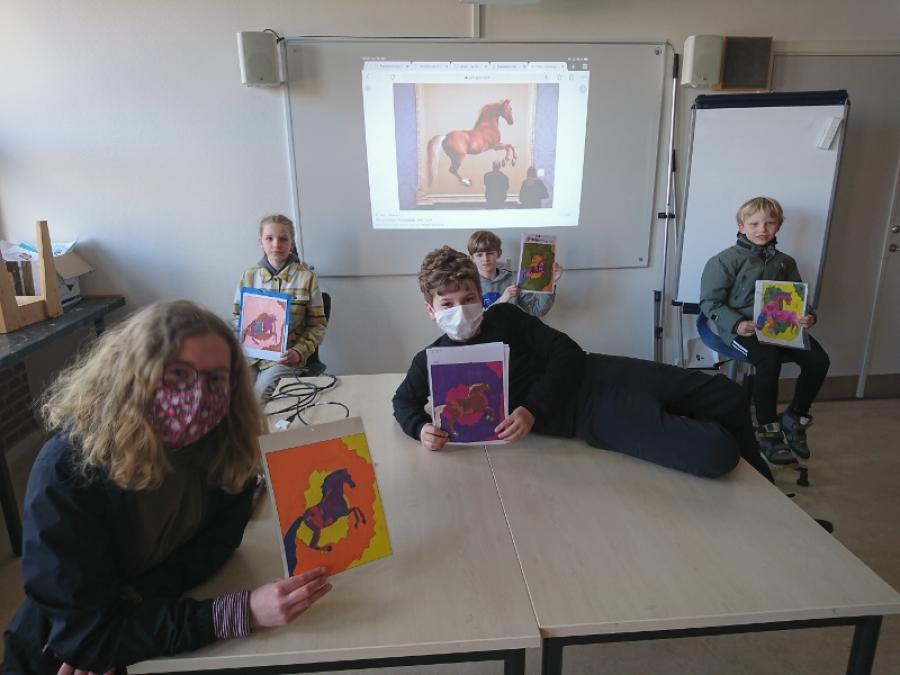 Fotografi af elever fra Sorø Musiske Skoles Kunstlinje